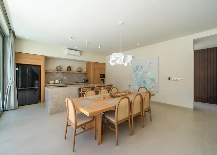 Villa Nava - Contemporary 3br Villa, 10 Min