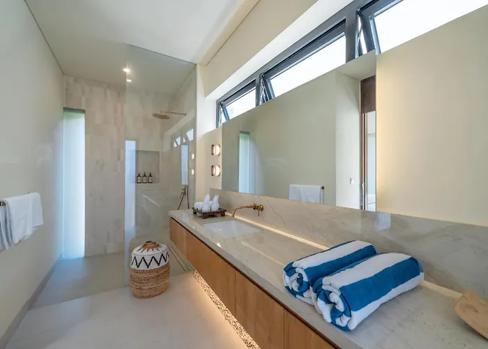 Nava - Contemporary 3br Villa, 10 Min Villa
